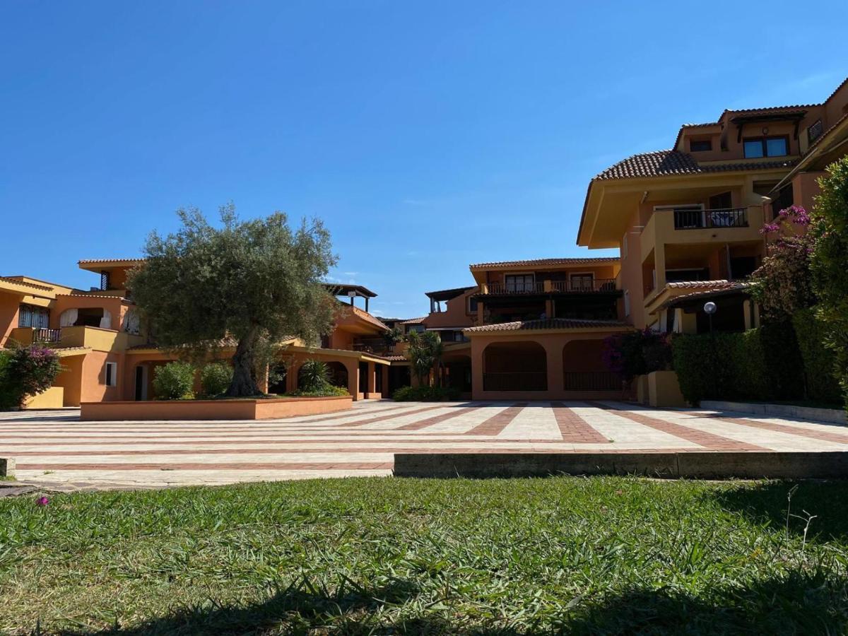 Villa Ampio Trilocale Sul Golfo Di Marinella à Marinella  Extérieur photo