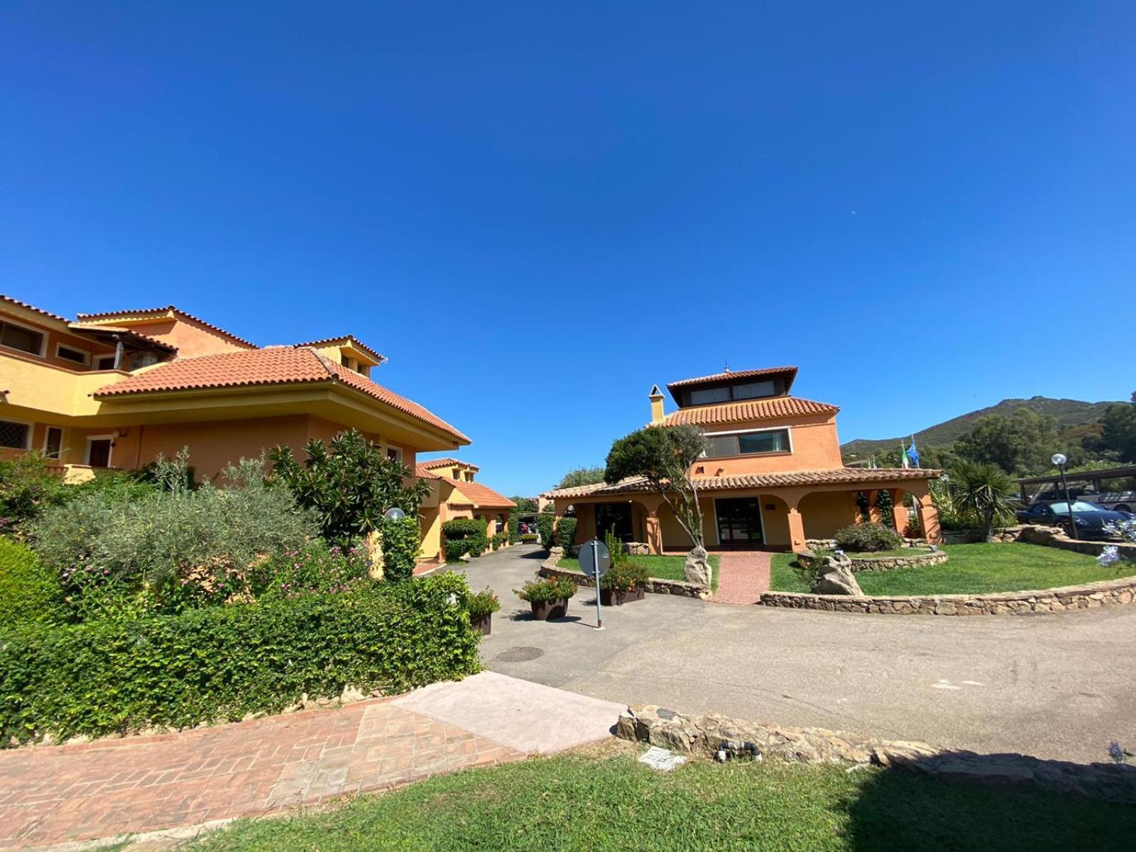 Villa Ampio Trilocale Sul Golfo Di Marinella à Marinella  Extérieur photo